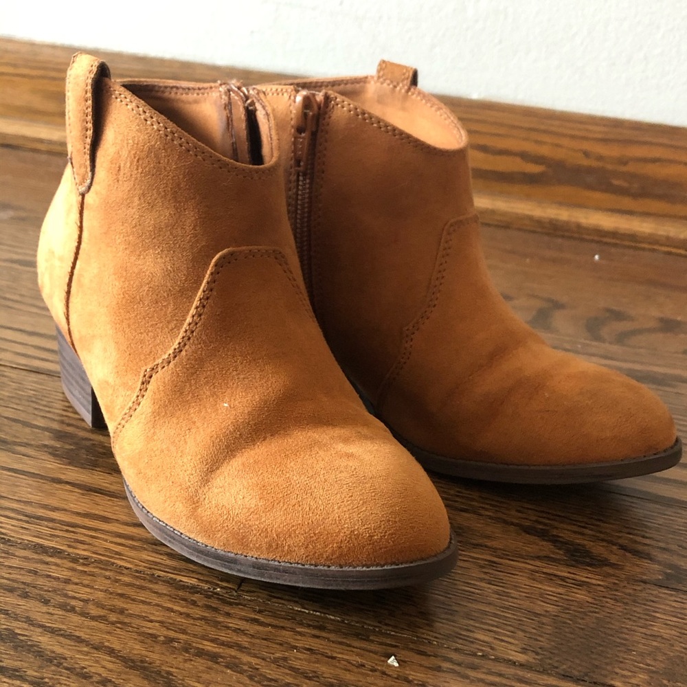 Old navy boots .